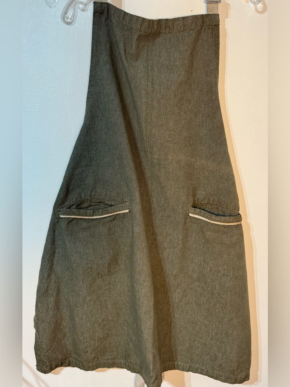 Sur La Table Olive Green 100% premium cotton Apron with Tan Ties